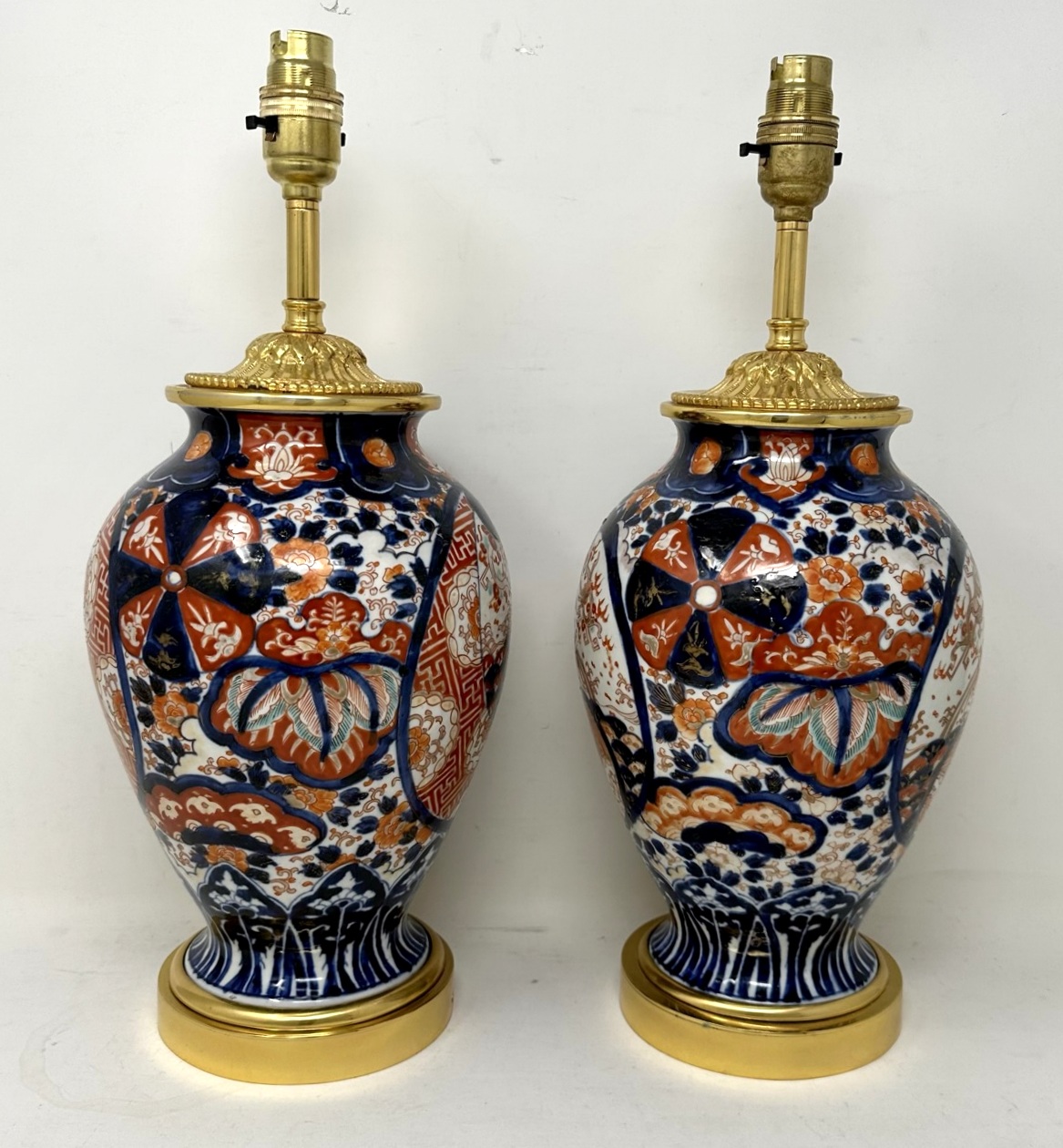 511 Sold Antique Pair Japanese Chinese Imari Porcelain Ormolu Table Lamps Blue Red Gilt - Image 2