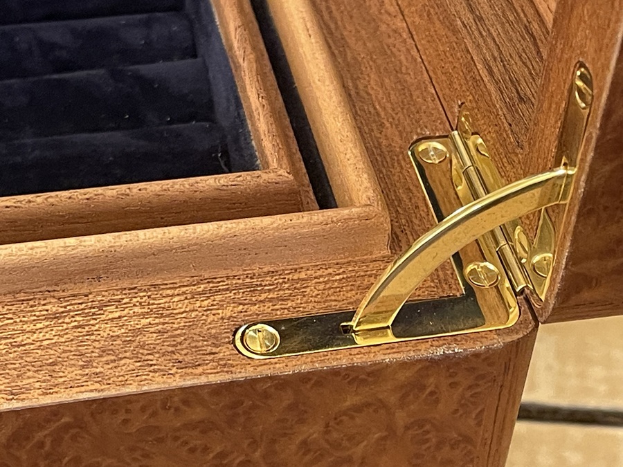 304 Sold Rare Vavona Hand Made in Ireland Jewellery Casket – Manning of Ireland – Irish - Image 3