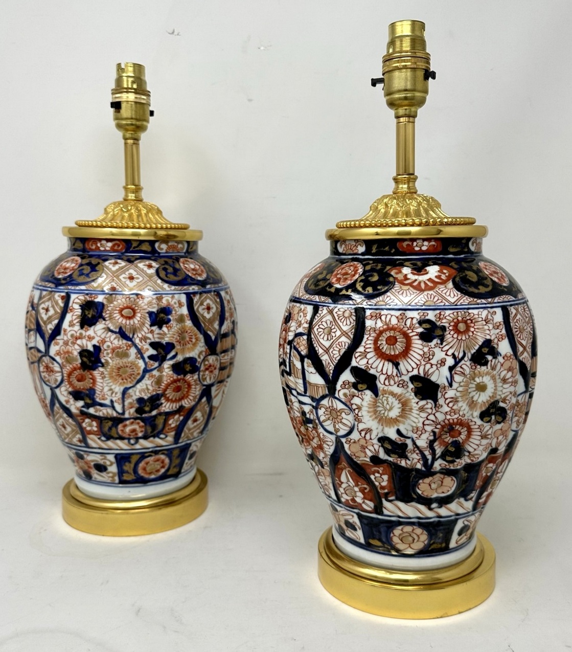 218 Sold Antique Pair Japanese Chinese Imari Porcelain Ormolu Table Lamps Blue Red Gilt - Image 3