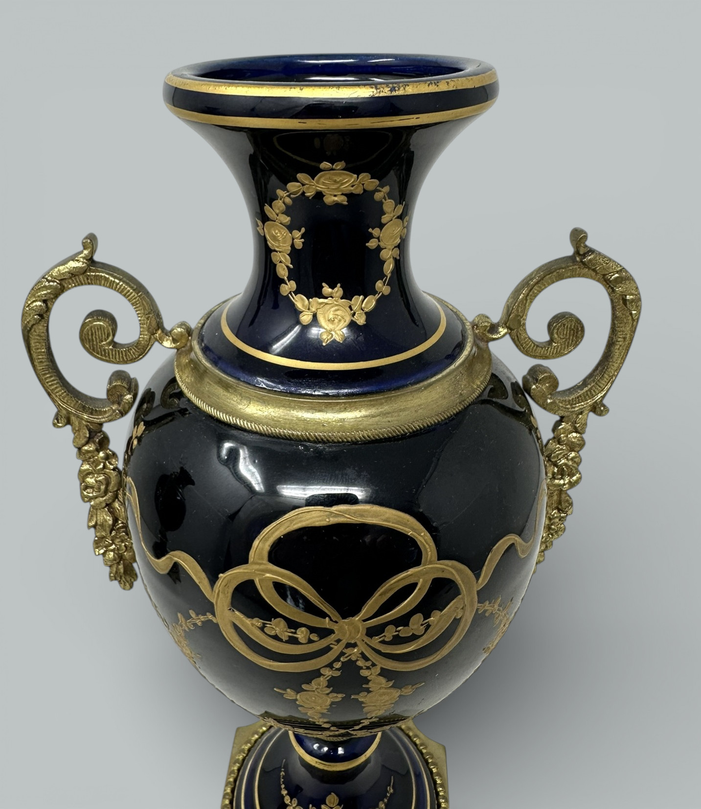 069 Antique Pair Cobalt Blue French Sèvres Porcelain Ormolu Urns Vases Garnitures - Image 5