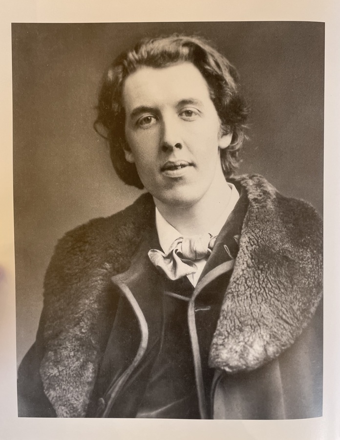 M144 Sold The House Beautiful - Oscar Wilde and the Aesthetic Interior - Charlotte Gere & Leslie Hoskins - Hard Cover - Image 2