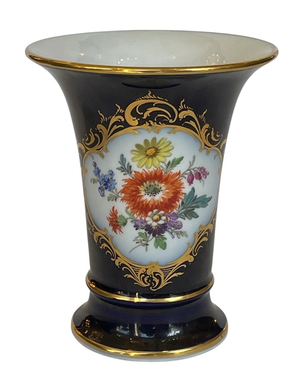 233 Meissen Porcelain Funnel/Trumpet Vase, 20th century Germany