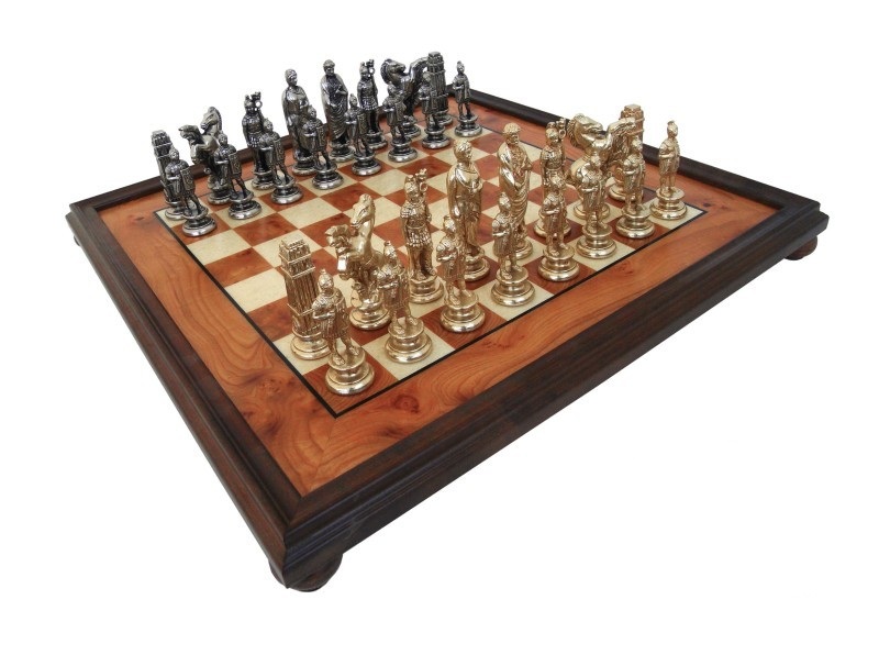 671  Italian Chess Board and Hand Made Pieces – Excellent Quality