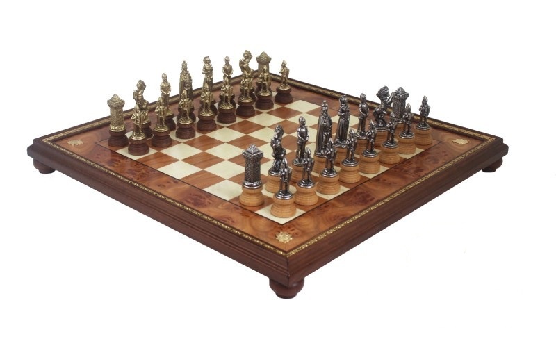 899 Italian Chess Board and Hand Made Pieces – Excellent Quality