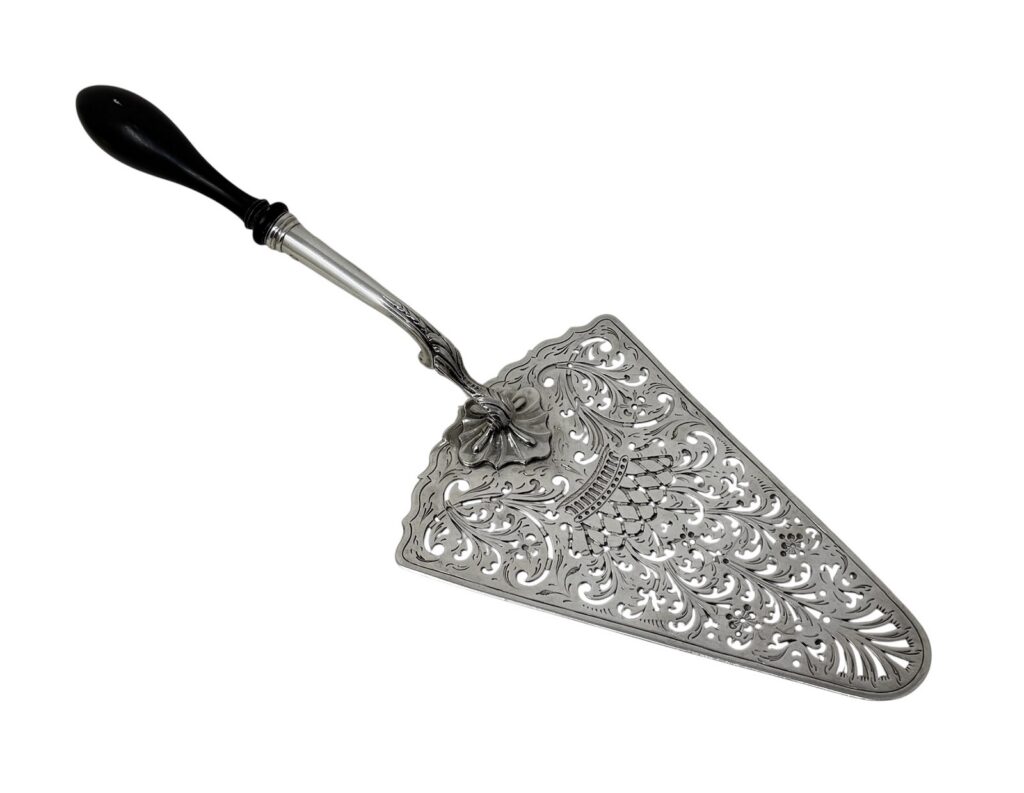 301 Antique English Georgian Sterling Silver Cake Fish Slice Trowel 1765 18th Century